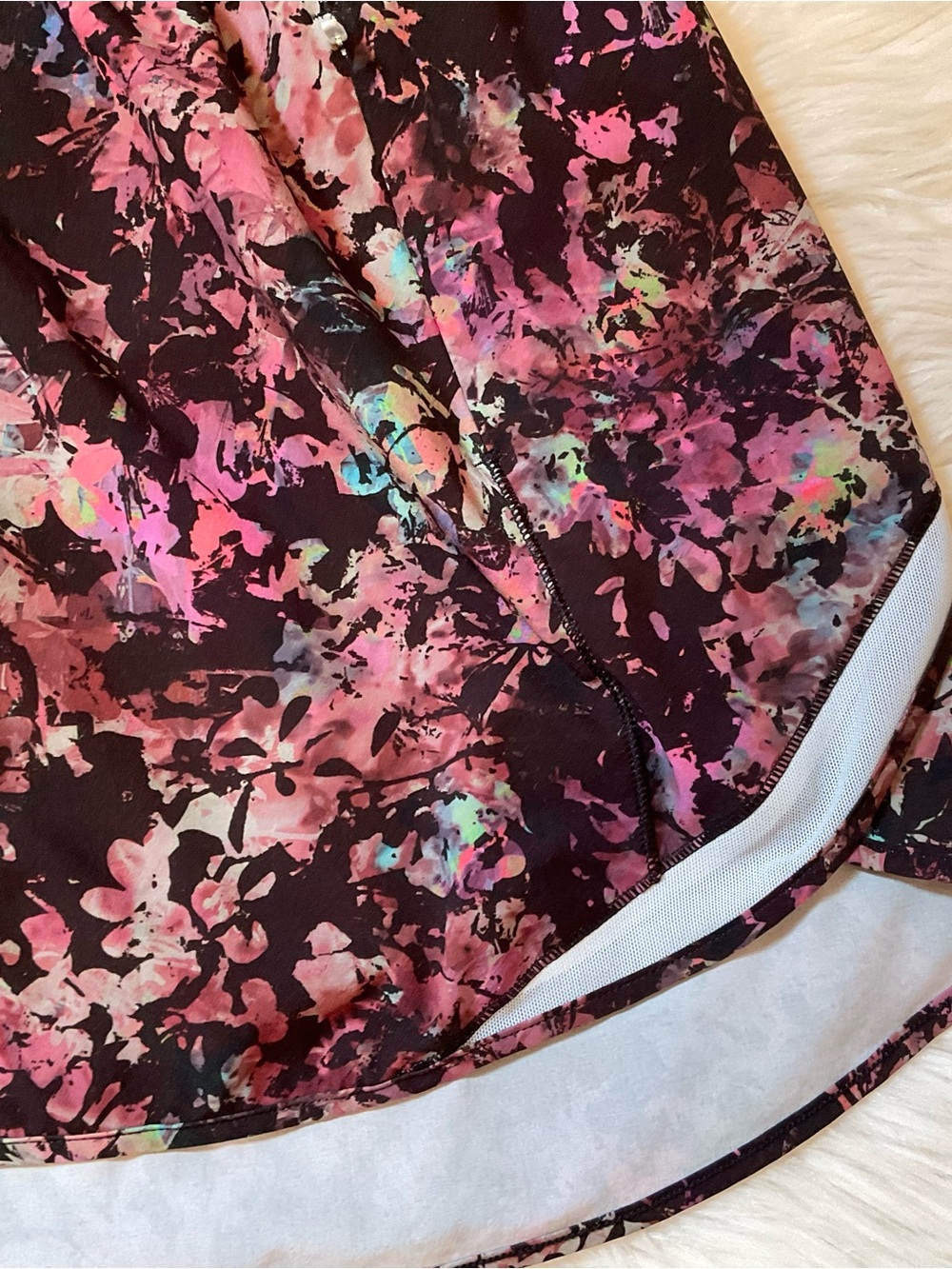 Lululemon Hotty Hot Skirt - Stencil Blossom Red Multi / Sheer Blue - Size 8 - Picture 4 of 10